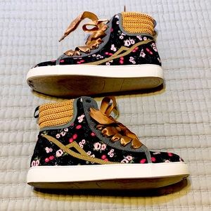 Multicolored tennis shoes